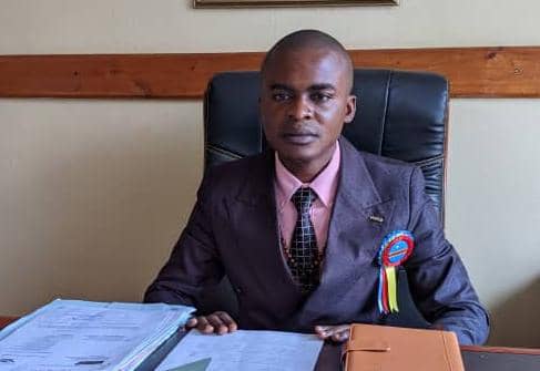 Bukavu : Le député provincial MUFARIJI DUDU adresse une question écrite à Madame la ministre provinciale de Finances au sujet de la taxe de voyage de tourisme .