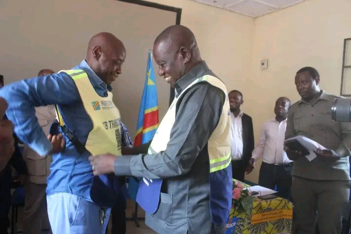 Uvira : La Mairie lance l’opération « Tujikinge Wenyewe » pour sécuriser les transports routier et lacustre