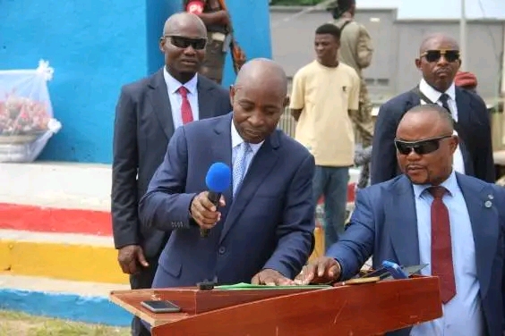 Uvira : le gouverneur Purusi Sadiki condamne les violences et appelle à l’unité