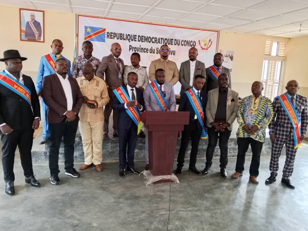 Sud-Kivu : des députés provinciaux maintiennent la pression contre le gouverneur Purusi et exigent sa démission.
