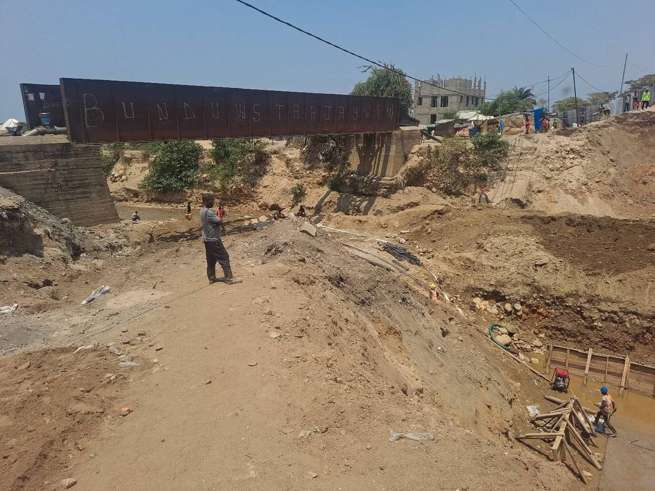 Uvira : reprise des travaux de la RN5 sur le tronçon Kavimvira–Port public de Kalundu après plus de deux mois d’arrêt