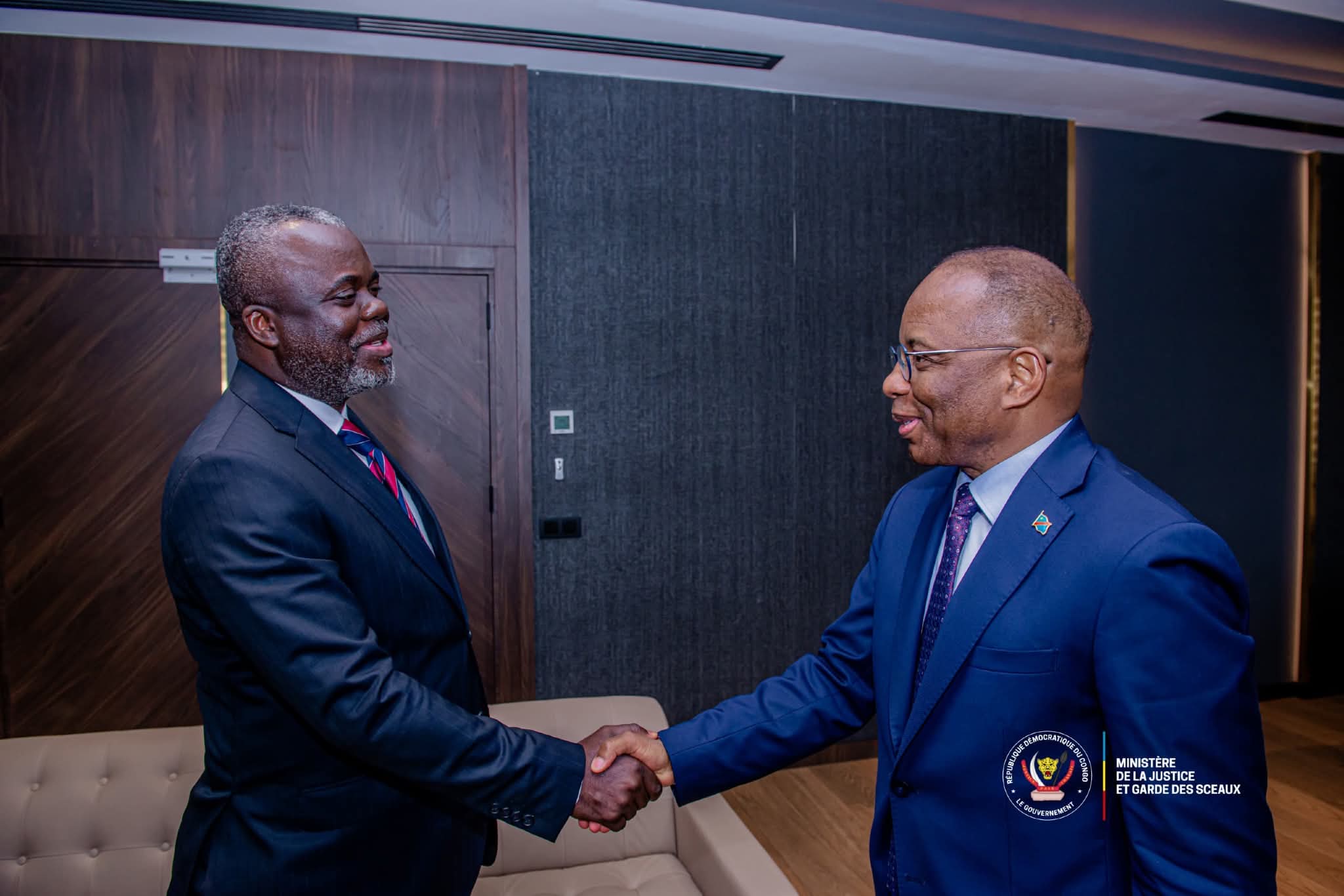 JUSTICE – RDC : le ministre d’État reçoit Israël Mutombo et la famille de Kerene Kapinga