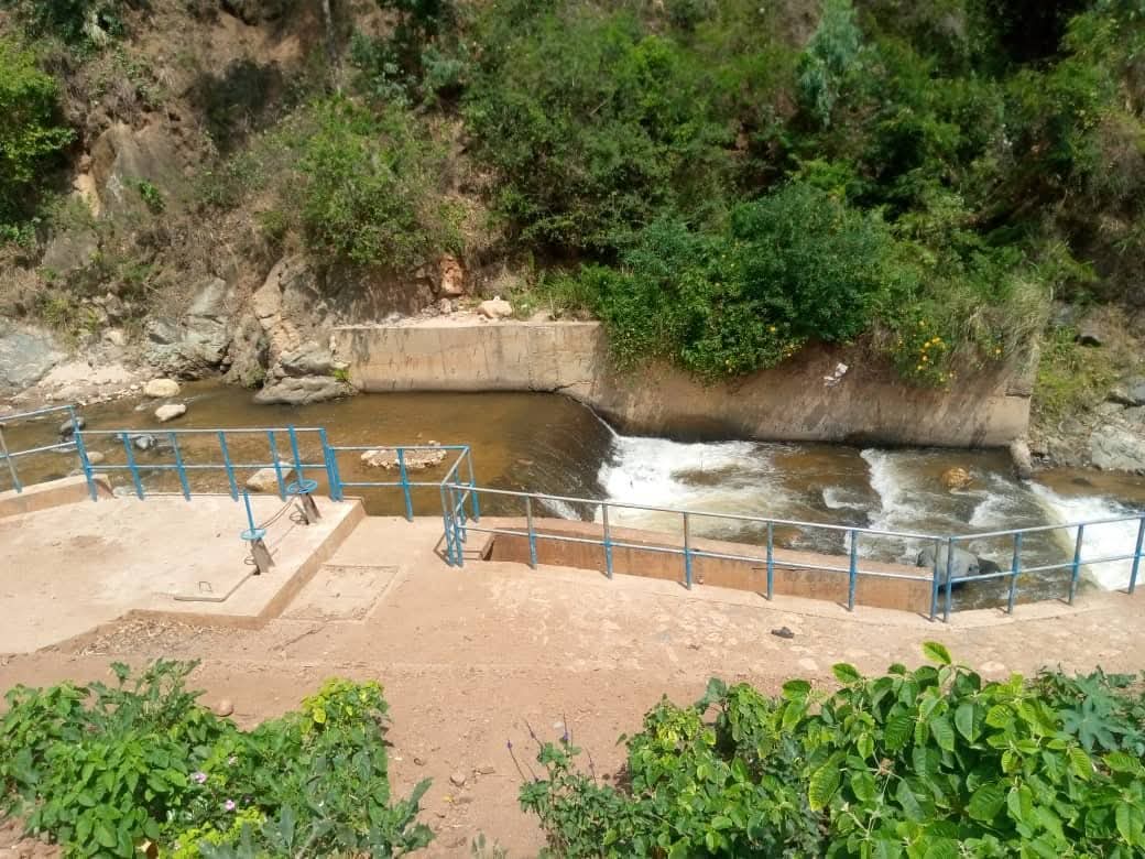 Pénurie d’eau potable à Luvungi : les populations contraintes de consommer une eau insalubre