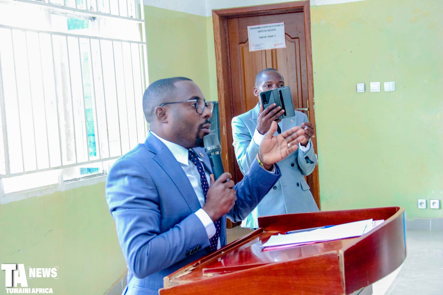 Sud-Kivu : Le député provincial BISIMWA SINDERI condamne les menaces contre le gouverneur Purusi et appelle au calme