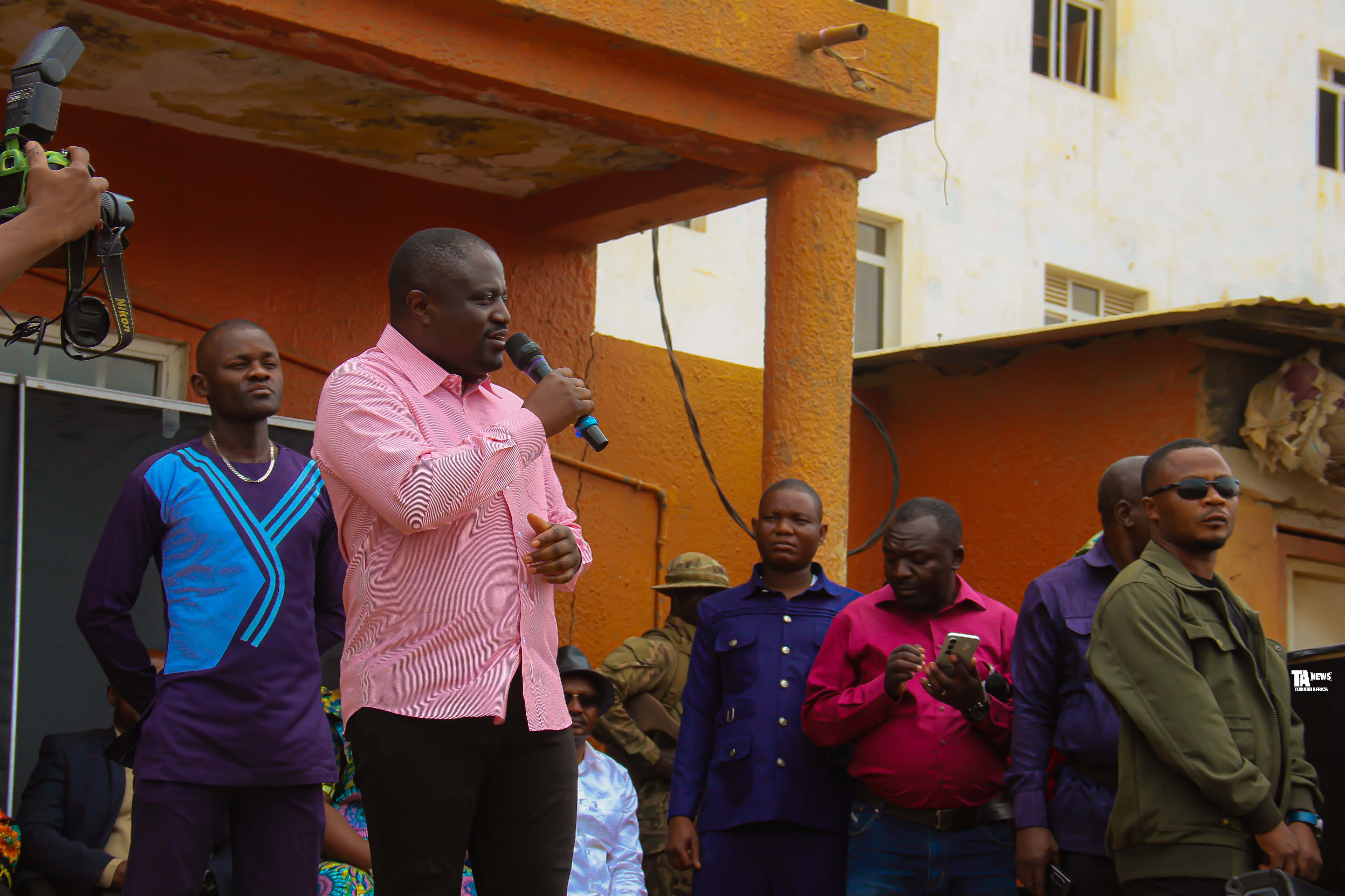 Uvira : le ministre d’État Muhindo Zangi Butondo annonce la relance imminente de la Sucrerie de Kiliba