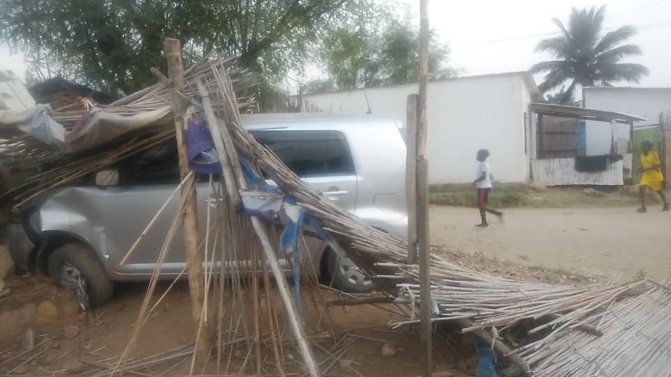 Uvira : un véhicule percute une maison au camp militaire Estagrico