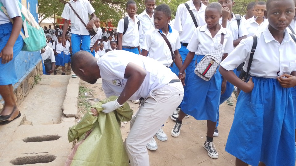 Uvira : MTU ASBL lance une campagne de lutte contre les déchets plastiques en milieu scolaire et estudiantin