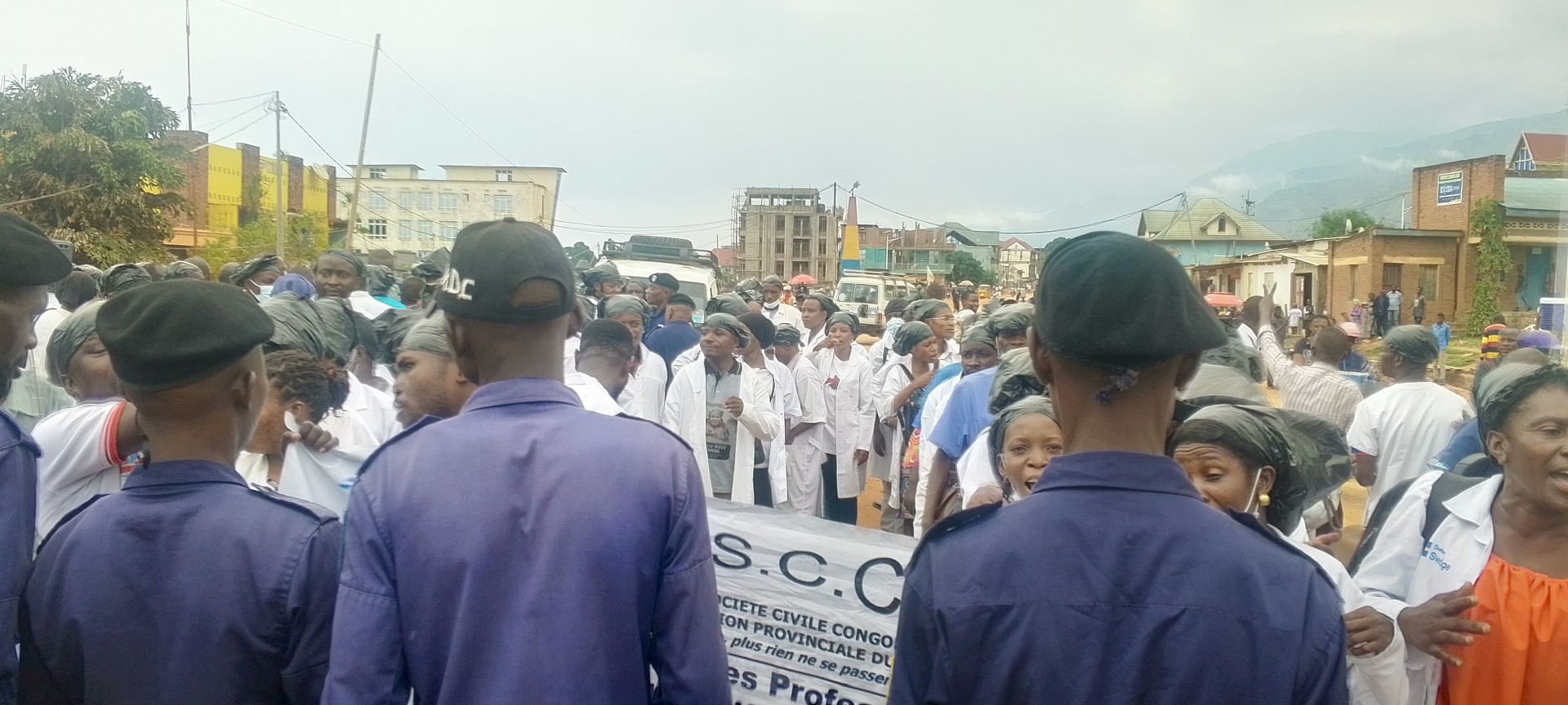 Uvira : une marche pacifique des infirmiers violemment réprimée par la police