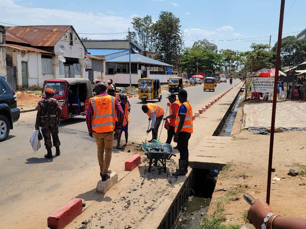 Sud-Kivu : L'asbl RVP initiée par la ministre Césarine Kinja appuie le CPJ dans une vaste opération d’assainissement à Uvira