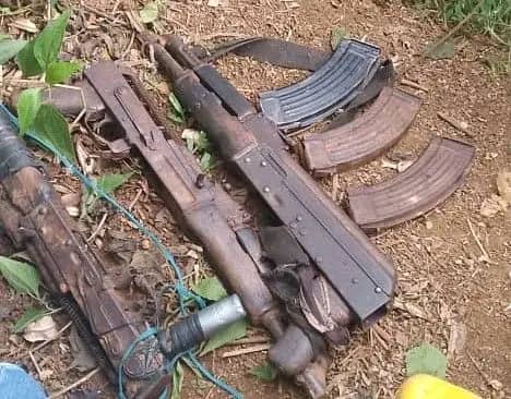 Kamituga : trois fusils de type AK-47 découverts au quartier Ratch
