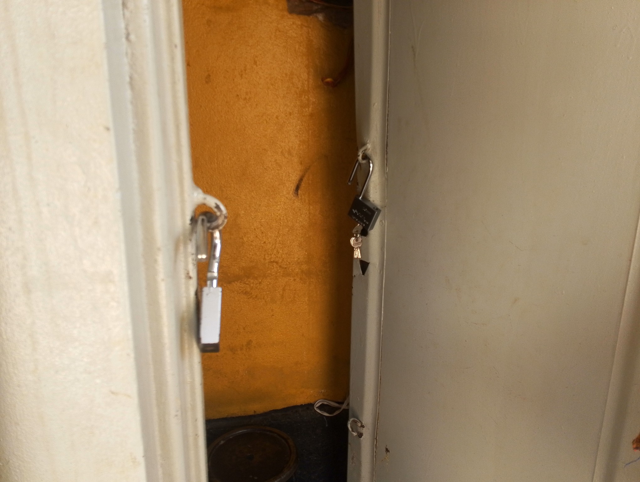 Uvira : une maison d’habillement cambriolée à Rombe 1, la propriétaire alerte sur l’insécurité