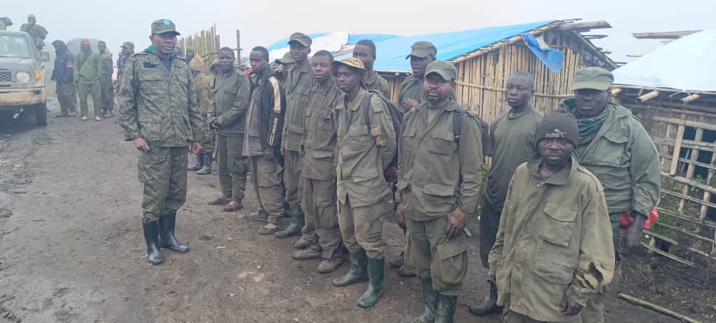 Fizi : 13 éléments des rébellions M23-AFC et Twirwaneho se rendent aux FARDC, la pression s’accentue dans les hauts plateaux