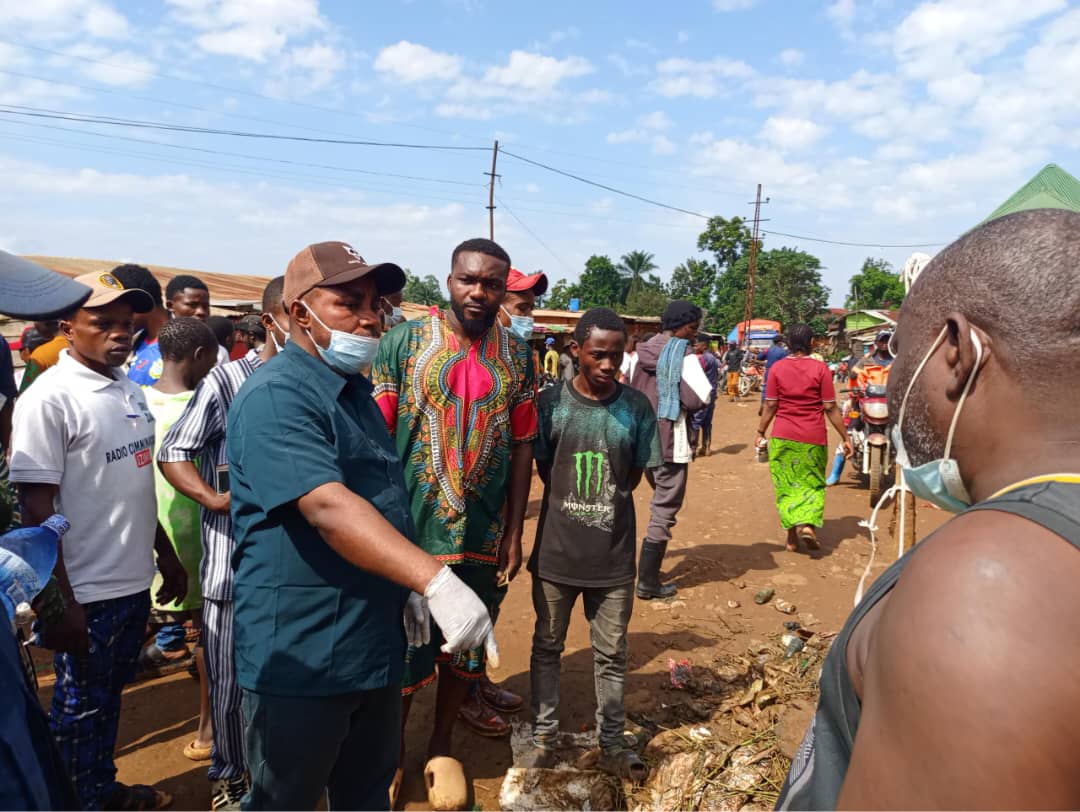 Kamituga : le maire ad intérim Alexandre Faraja Yogolelo Habakuki mobilise la population pour une vaste opération d’assainissement