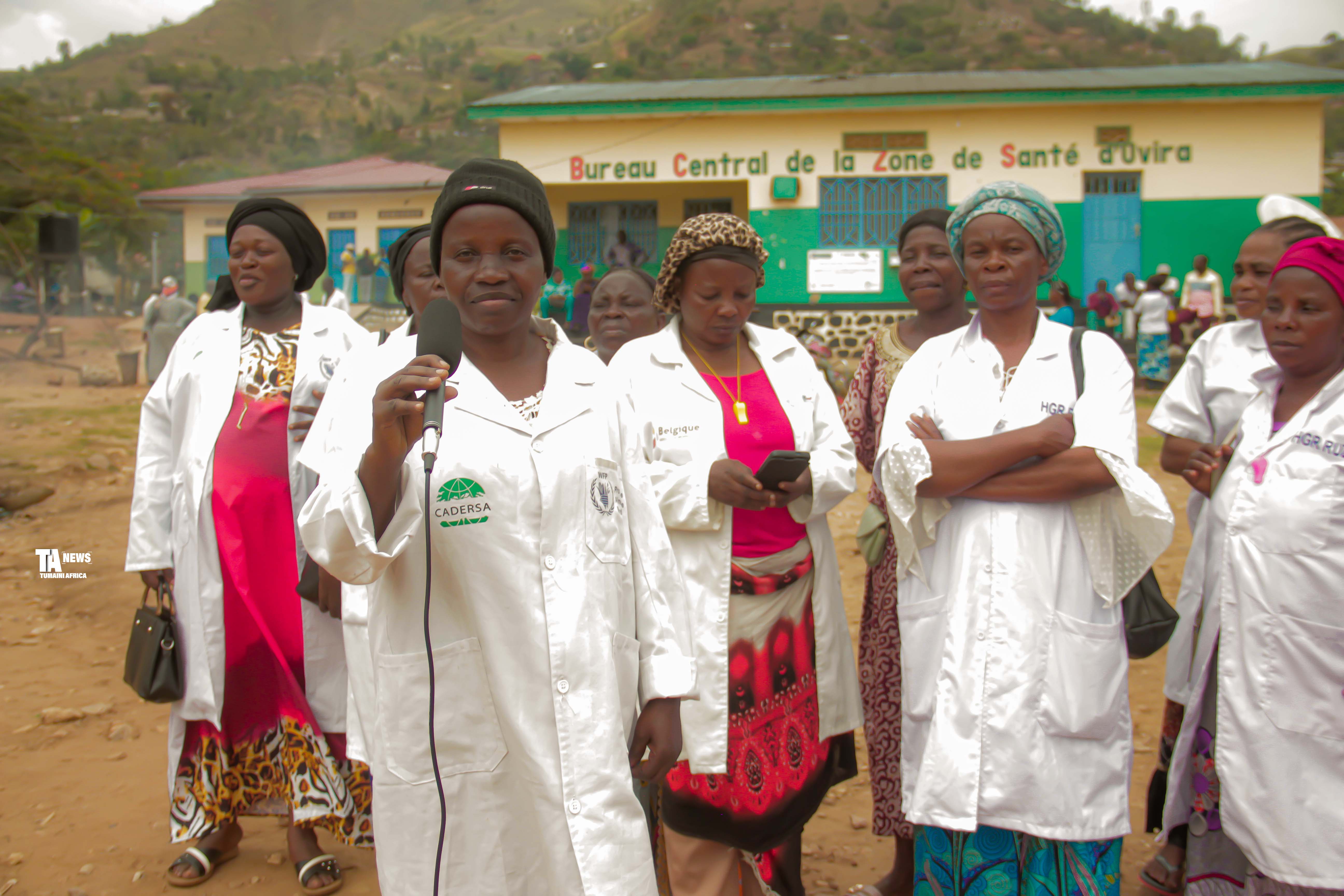 Sud-Kivu : des dizaines d’infirmiers passent la nuit au bureau provincial de la Zone de Santé pour exiger l’amélioration de leurs conditions de travail