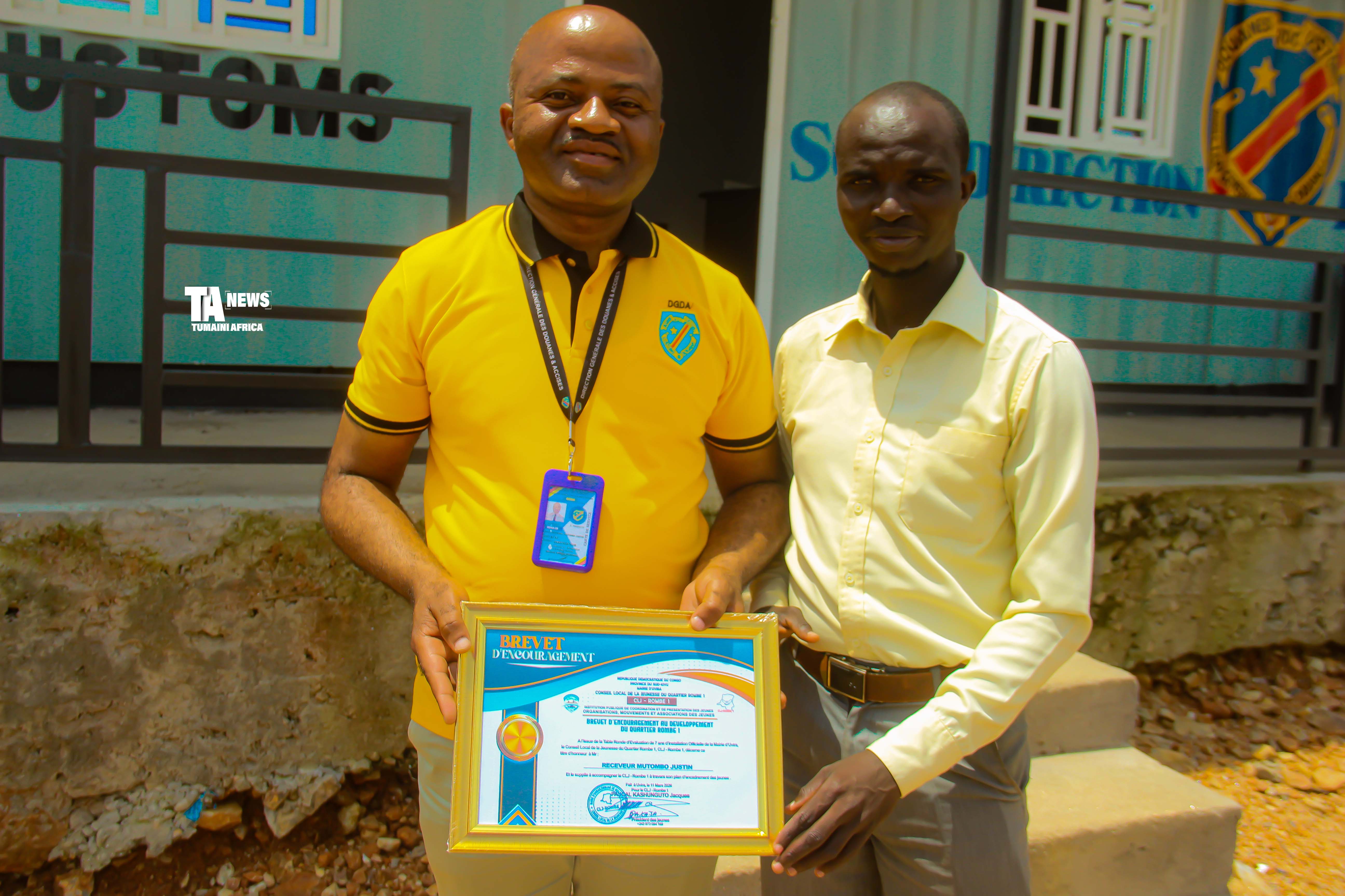 Uvira : Receveur Mutombo reçoit un brevet d’encouragement pour le développement de la ville