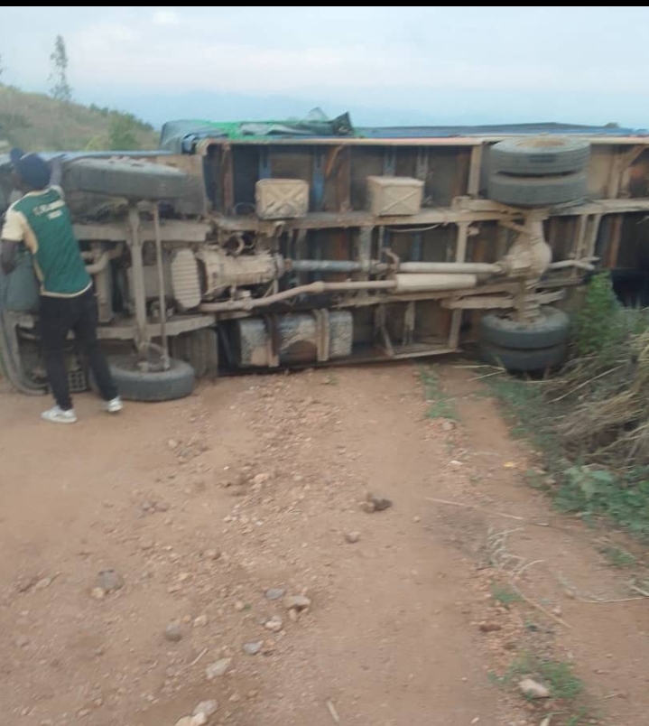 Uvira : un camion se renverse à Namuziba, deux blessés enregistrés