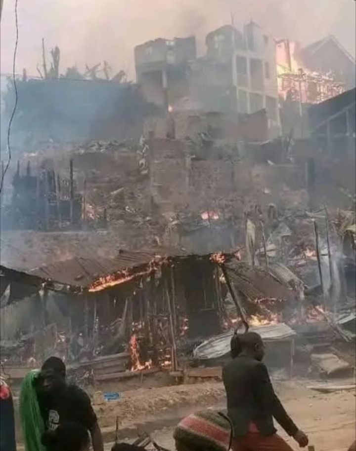 Sud-Kivu : 13 morts dans un incendie à Funu, appel à un deuil digne et à un accompagnement des familles