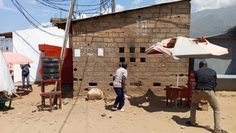 Uvira : une cabine électrique prend feu à Kabindula, des habitants interviennent pour éviter le pire