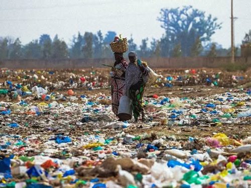 Uvira : les déchets plastiques menacent la santé publique et aggravent les inondations