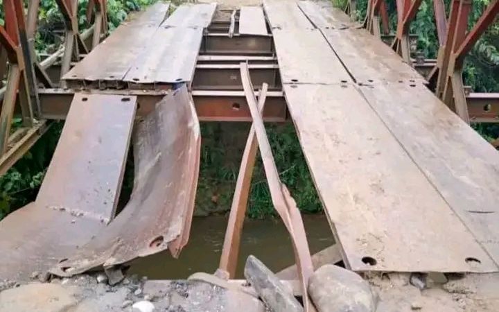 Mwenga : l’effondrement du pont Zokwe isole le tronçon Bukavu–Kamituga et aggrave l’enclavement