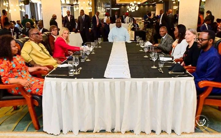 Kinshasa : Félix Tshisekedi participe à une prière pour la paix aux côtés de la pasteure américaine Paula White-Cain