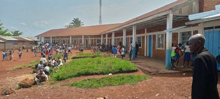 Sud-Kivu : Un enseignant de 57 ans interpellé à Kibe pour une présumée tentative d’agression sexuelle sur une fillette de 8 ans dans le territoire de Mwenga