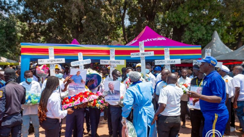 Kalemie : le gouverneur et les familles rendent hommage aux victimes de l’incendie du MV Pacifique