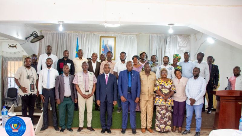 .Sud-Kivu : le gouverneur Jean-Jacques Purusi Sadiki en première ligne pour renforcer la cohésion et le vivre-ensemble à Uvira