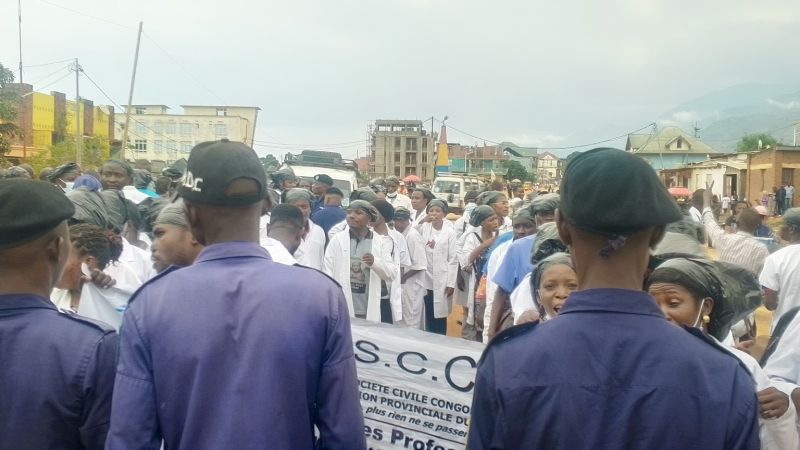 Uvira : une marche pacifique des infirmiers violemment réprimée par la police