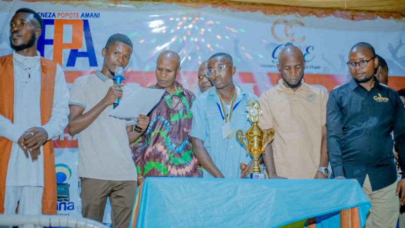 Uvira : La Presse Africaine s’engage à accompagner Gabriel, vainqueur du concours « La Voix de l’Espoir »