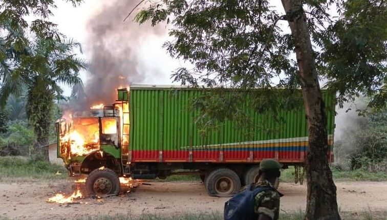 Mwenga : un accident de circulation fait un mort à Nyamibungu, un véhicule incendié par des habitants en colère.