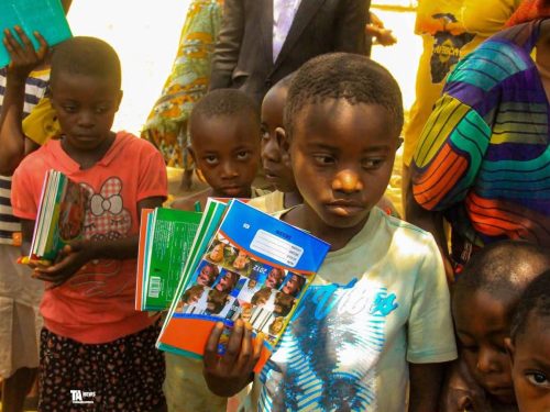 Uvira : le Mouvement citoyen Machozi ya Raïya dénonce la vente imposée des uniformes scolaires