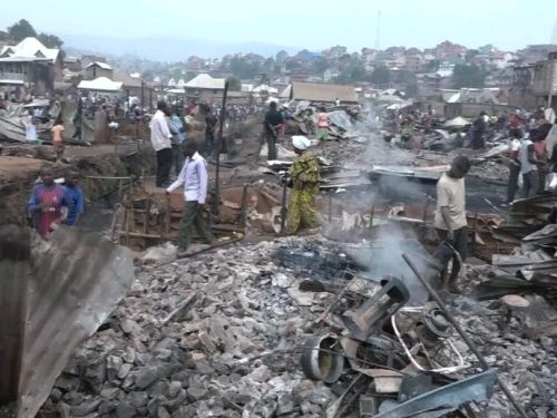 Bukavu : l’incendie de Funu fait 29 morts parmi les élèves, le ministère de l’Éducation présente ses condoléances
