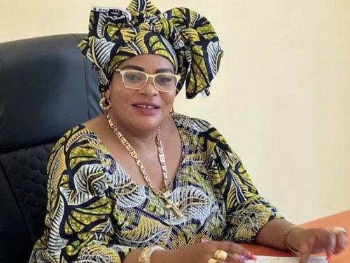 Sud-Kivu : la ministre provinciale des Finances Césarine Cinyerecinja encourage les finalistes avant le début des examens d’État
