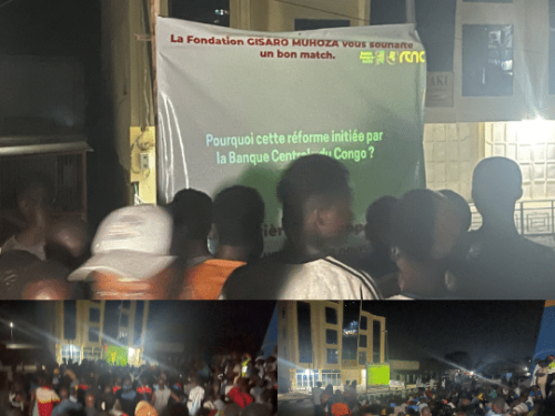 Football – Uvira : des milliers de supporters célèbrent la victoire des Léopards, la Fondation Gisaro Muhoza saluée pour la projection publique du match