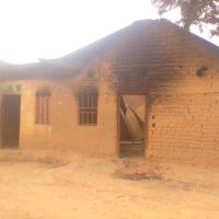 Sud-Kivu : Deux incendies causés par des enfants détruisent des habitations à Luhwindja, un bébé grièvement brûlé